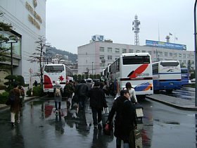 お天気は生憎の雨模様